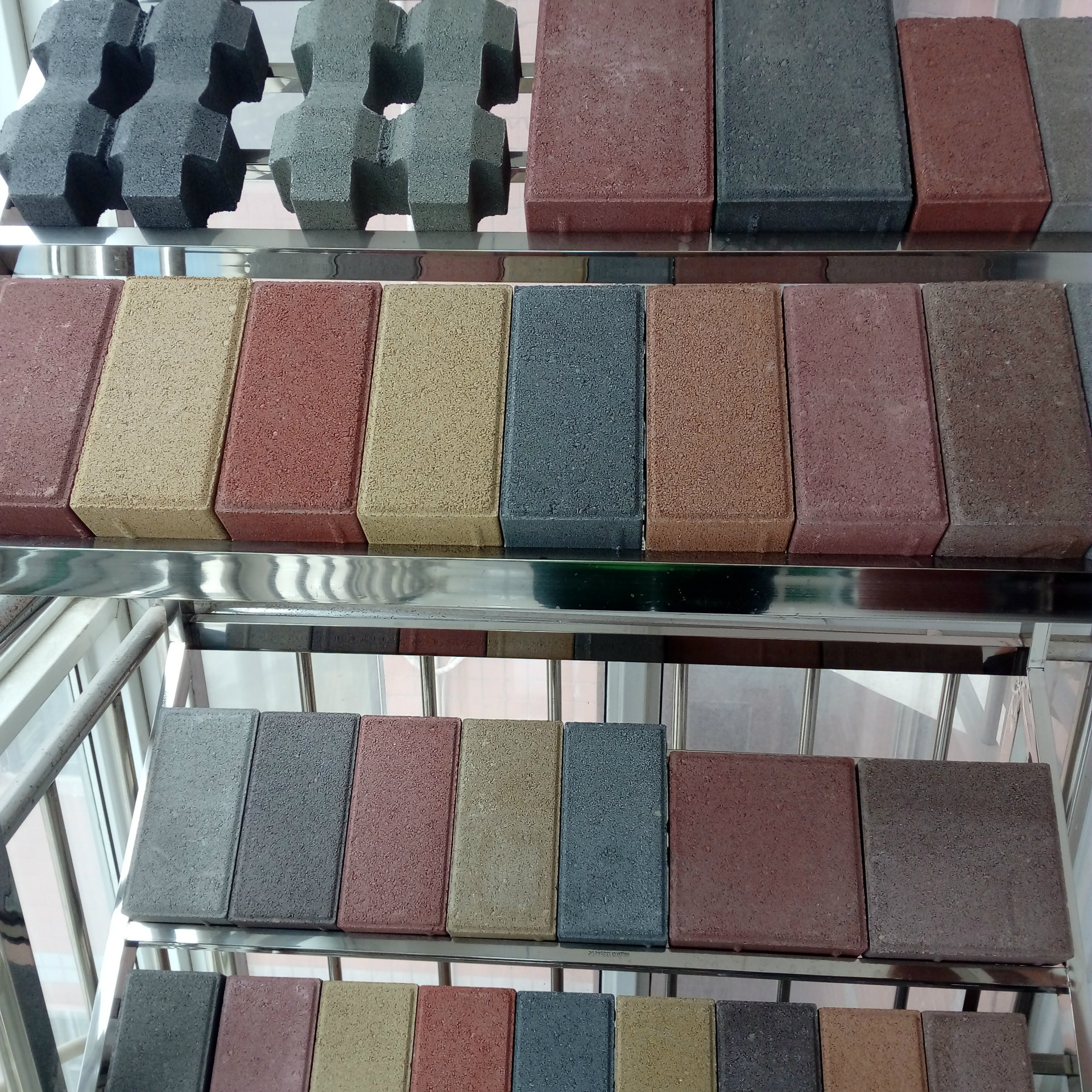 厂家直销河南通体面包砖 建菱砖 路面砖透水砖