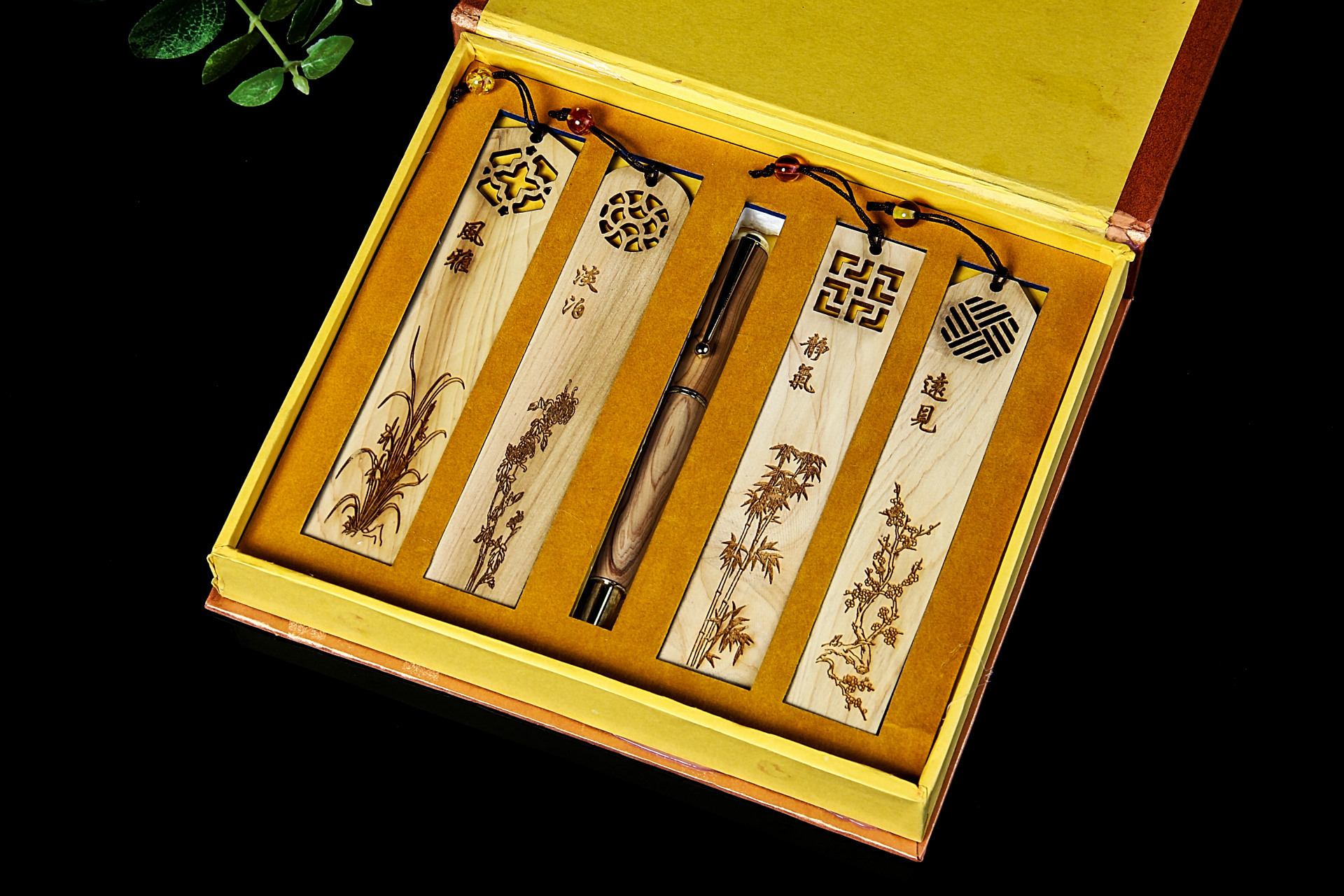 四君子中国风创意雕刻木制崖柏书签文房四宝工艺品礼品书签可定