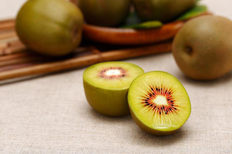 周至猕猴桃  红心猕猴桃是新品种,属中华猕猴桃中的红肉猕猴桃变种