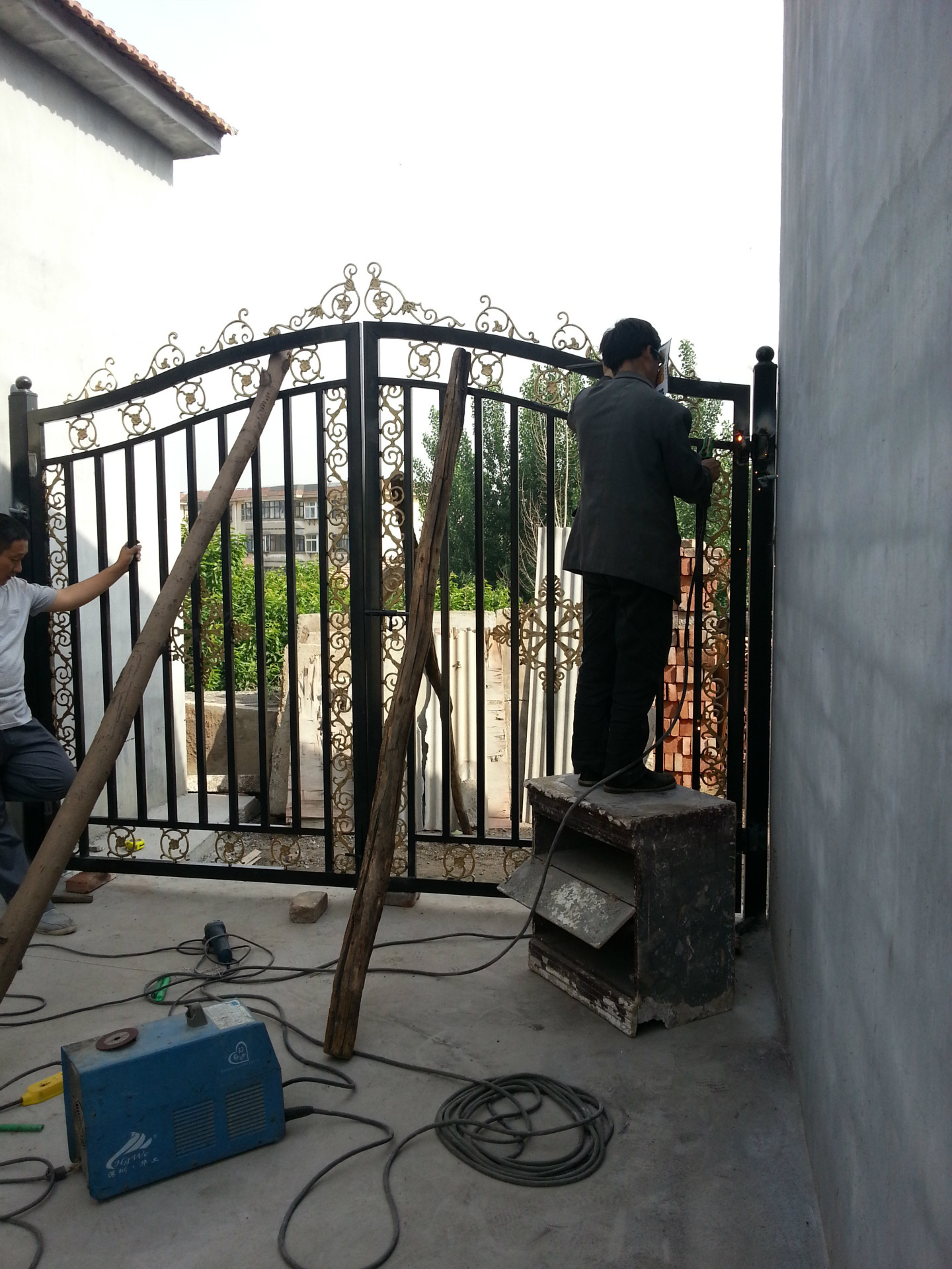 山东厂家直销定制加工庭院大门别墅铁艺高档小区双开入户门