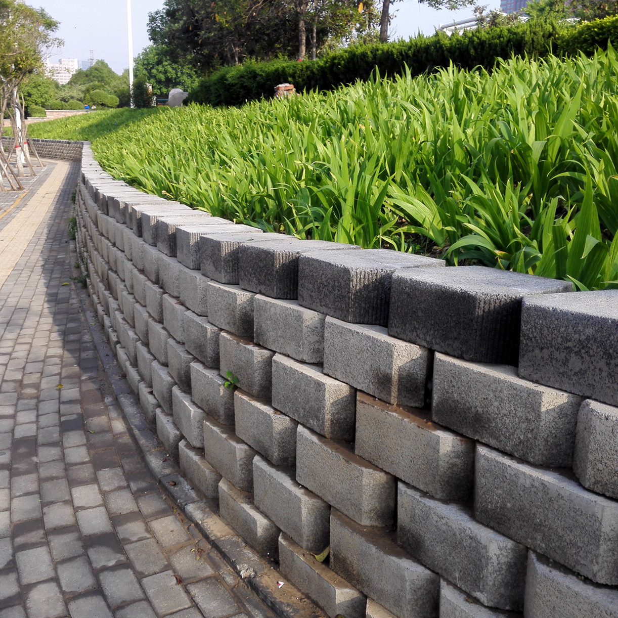 自嵌式挡土块 干垒挡土墙 护坡挡土砖 挡土石 舒布洛克植草挡土墙
