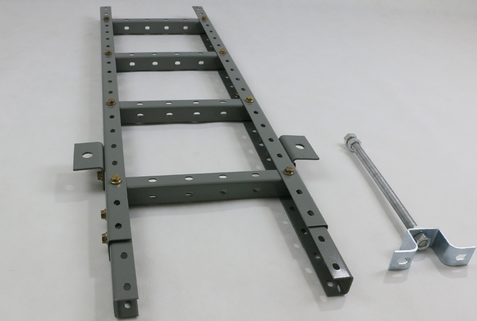 厂家直销多孔u型钢走线架 机房专用各种规梯式不锈钢理线架