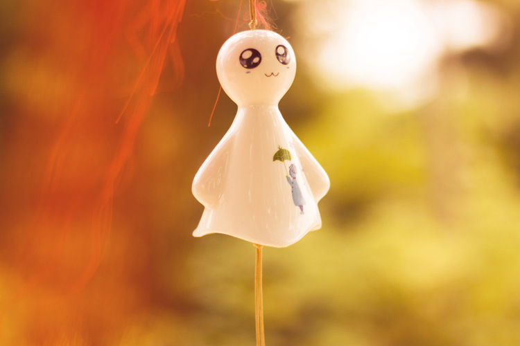 中国风挂饰 风雨相伴撑伞情侣礼物 大小晴天娃娃 陶瓷风铃 可开票