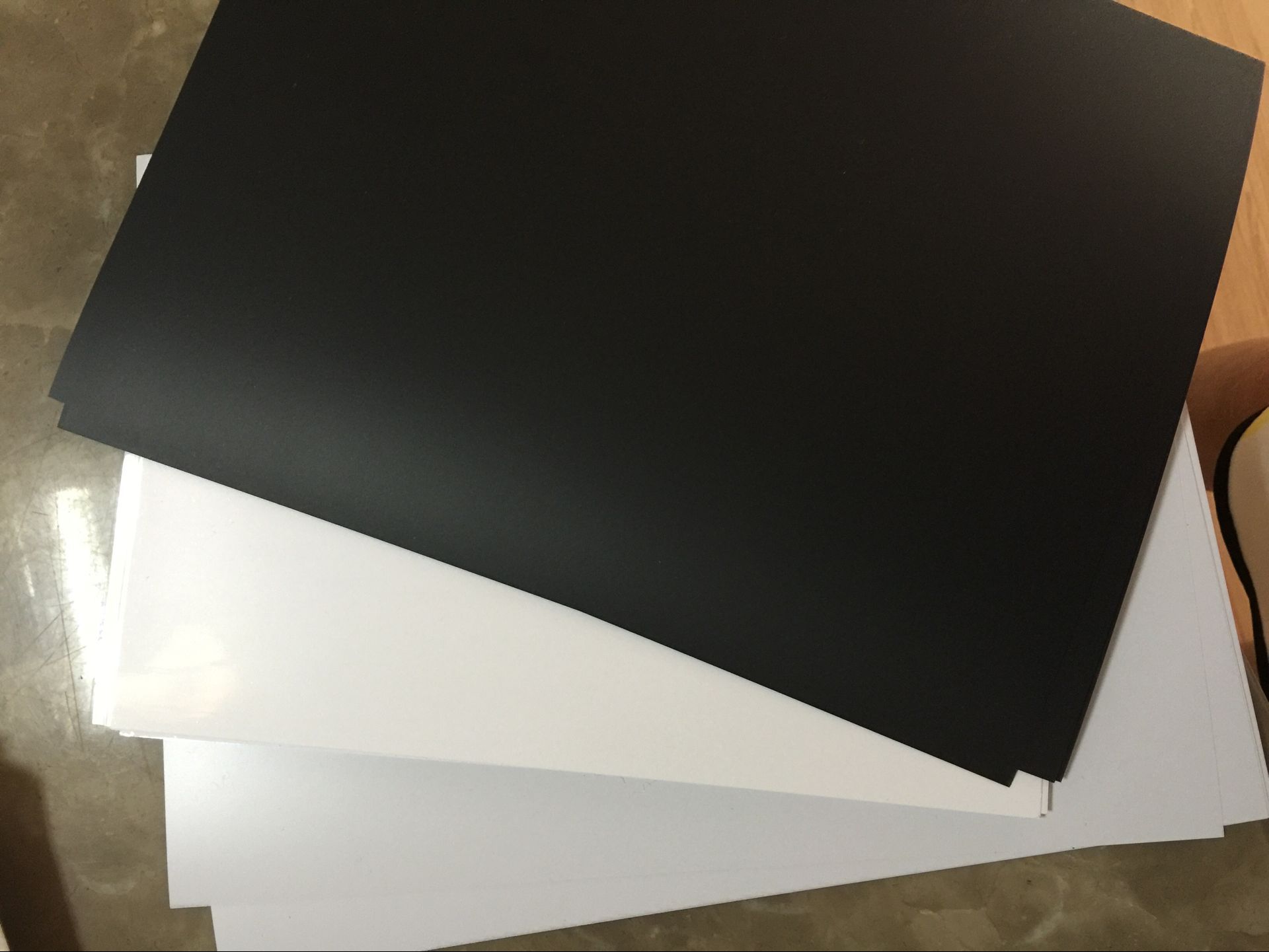 包分切光亮哑面粗细磨砂面环保阻燃防火v0黑色聚氯乙烯pvc薄膜