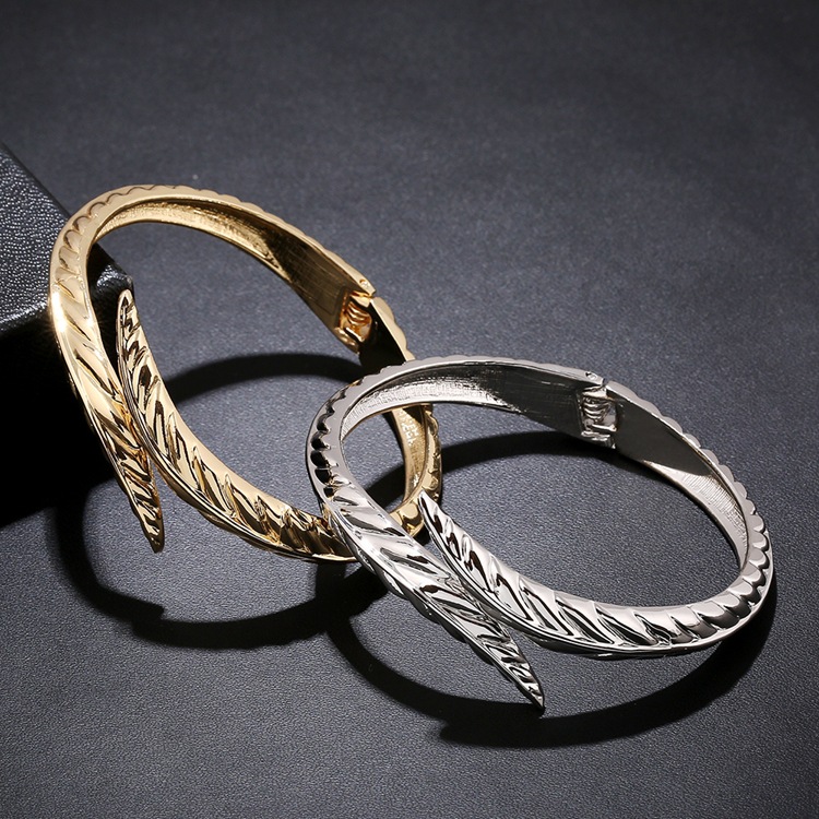 新款高档锌合金女士手饰欧美个性夸张叶子手镯配饰百搭潮女手环