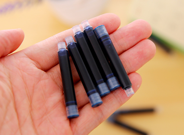 依人墨囊 金属钢笔通用墨囊塑料钢笔学生笔通用墨囊蓝红黑墨囊