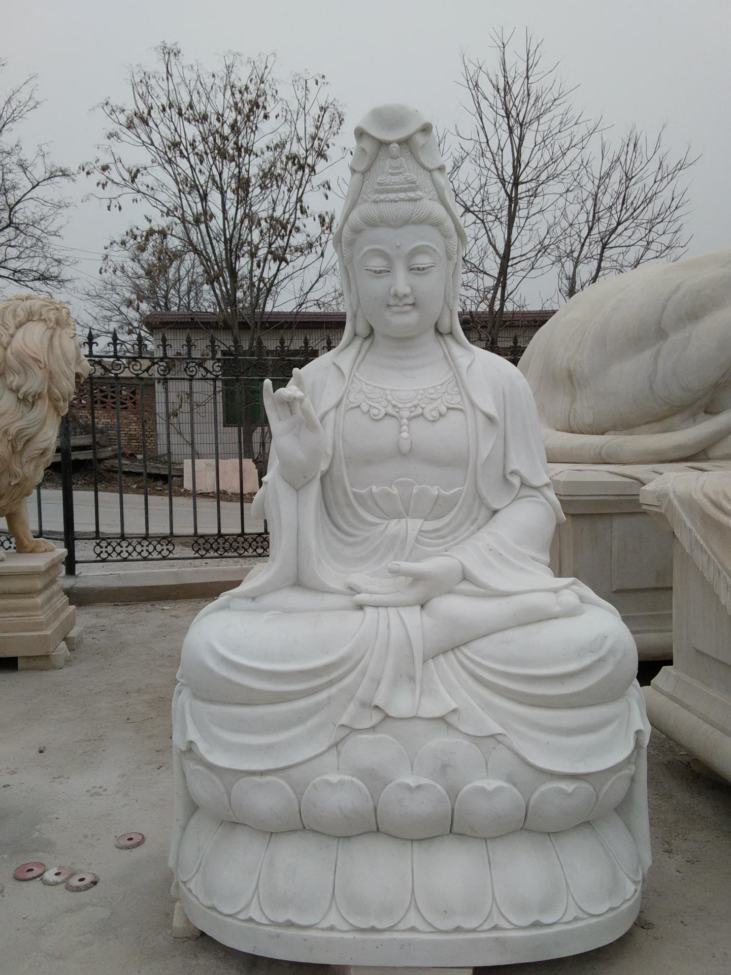 供应石雕观音 汉白玉大型三面观音站佛雕刻 户外 寺庙观音雕塑