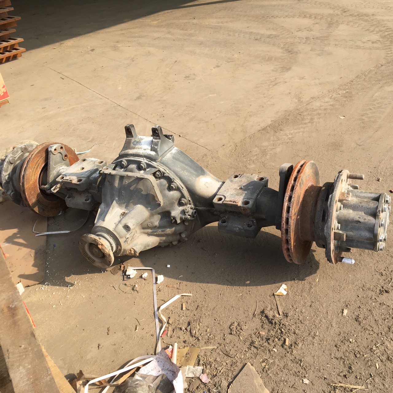 适用于奔驰泵车配件3341后桥总成二手拆车奔驰泵车后桥总成