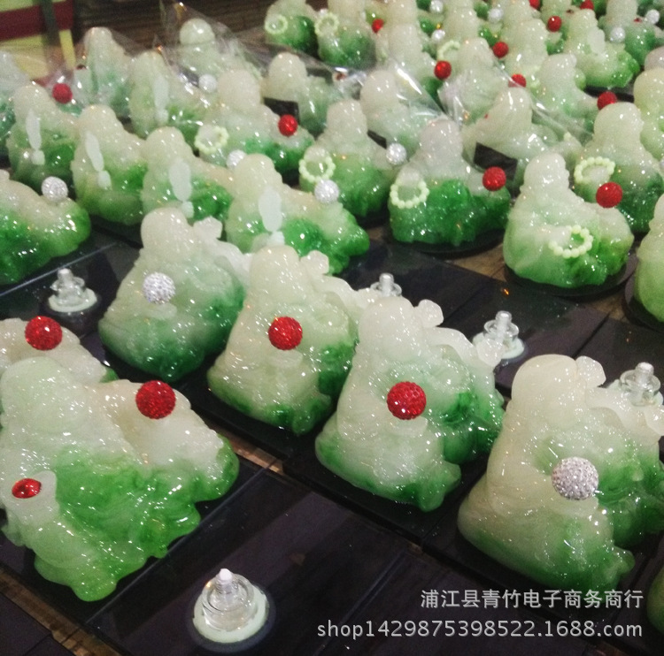 公司简介 浦江晶艺轩水晶工艺品坐落在素有书画之乡,水晶之都的浦江,是一家专业从事水晶饰品,水晶工艺品开发,生产 与销售的企业。 从95年开始从事水晶工艺品的生产,具有相当的制作经验,自成立以来以玻璃制品为导向,广泛吸取国内外水晶工 艺制品的先进经验,结合国内自身优势,设计--生产--销售一系列的水晶产品,形成良性生产链,十几年