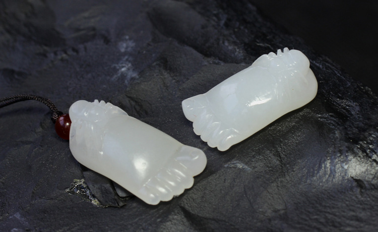 新疆和田玉羊脂白玉知足常乐小脚丫项链玉坠 玉器小孩挂件吊坠