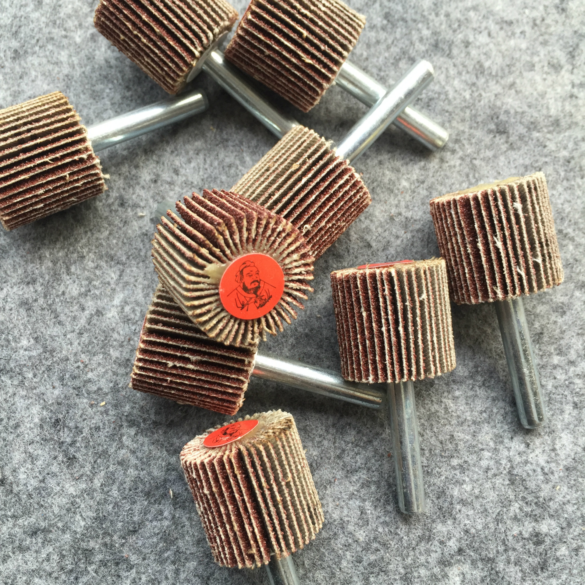 带柄砂布轮 砂布叶轮 砂布磨头 各尺寸附柄砂布轮 厂家直销