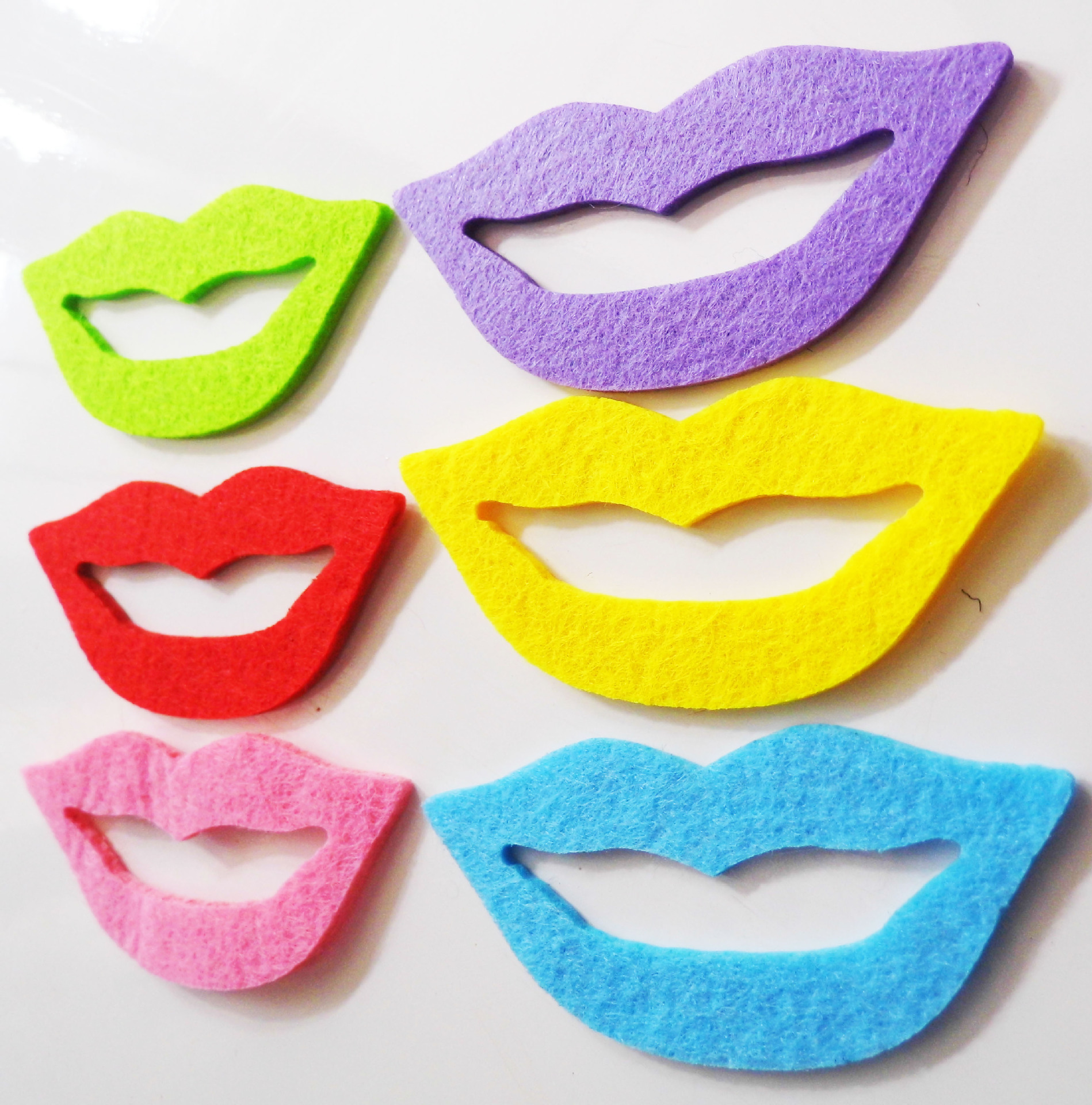 新款2毫米毛毡卡通大红色嘴唇布贴定做嘴巴贴饰家居厂家直销