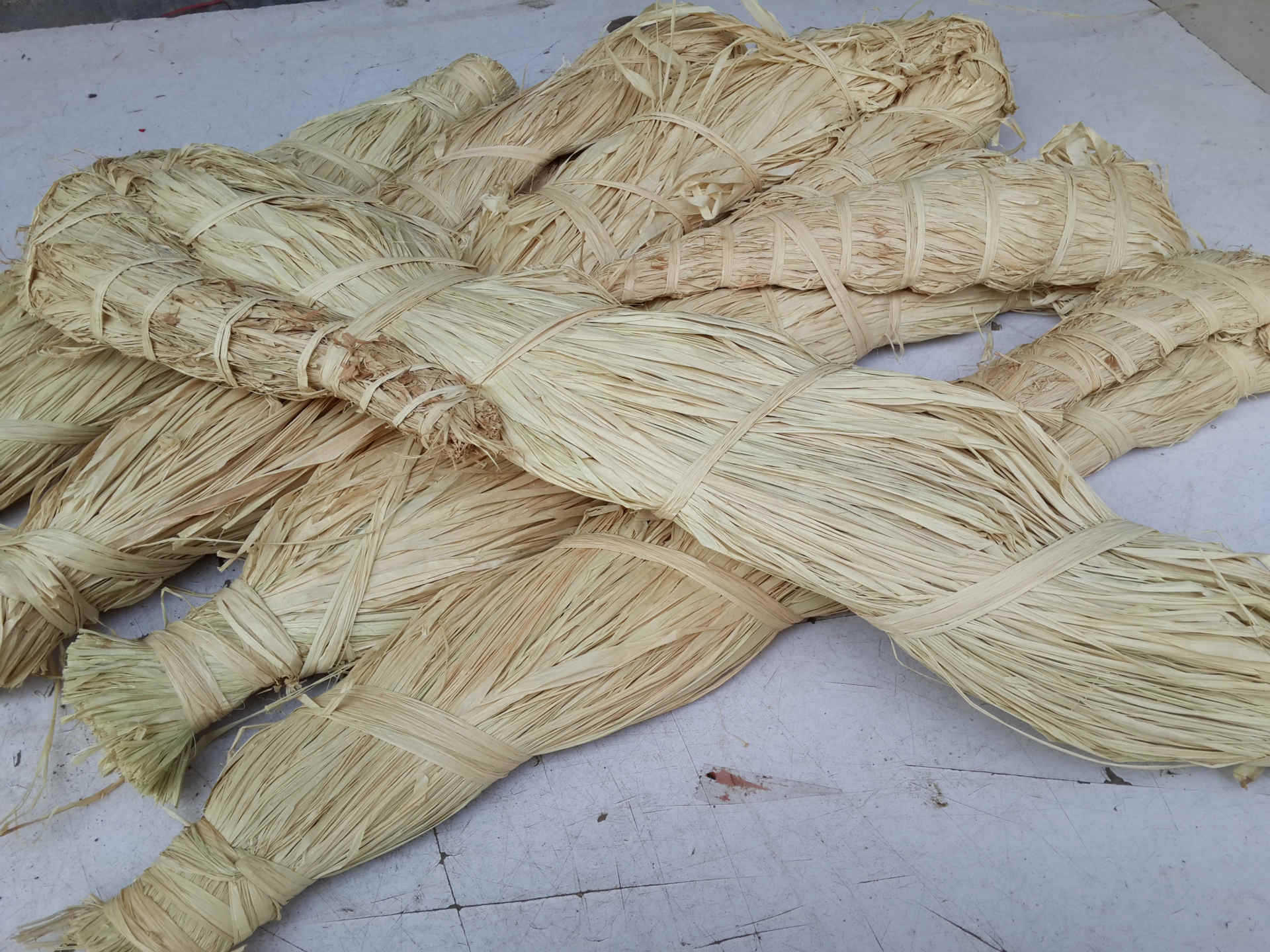 rf1502天然拉菲草草丝 礼盒红酒化妆品包装装饰填充物 拉菲草丝