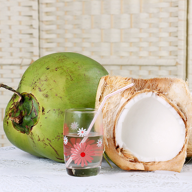 新鲜青椰子 海南椰子批发 带皮大椰子8个装 特价包邮 一件代发