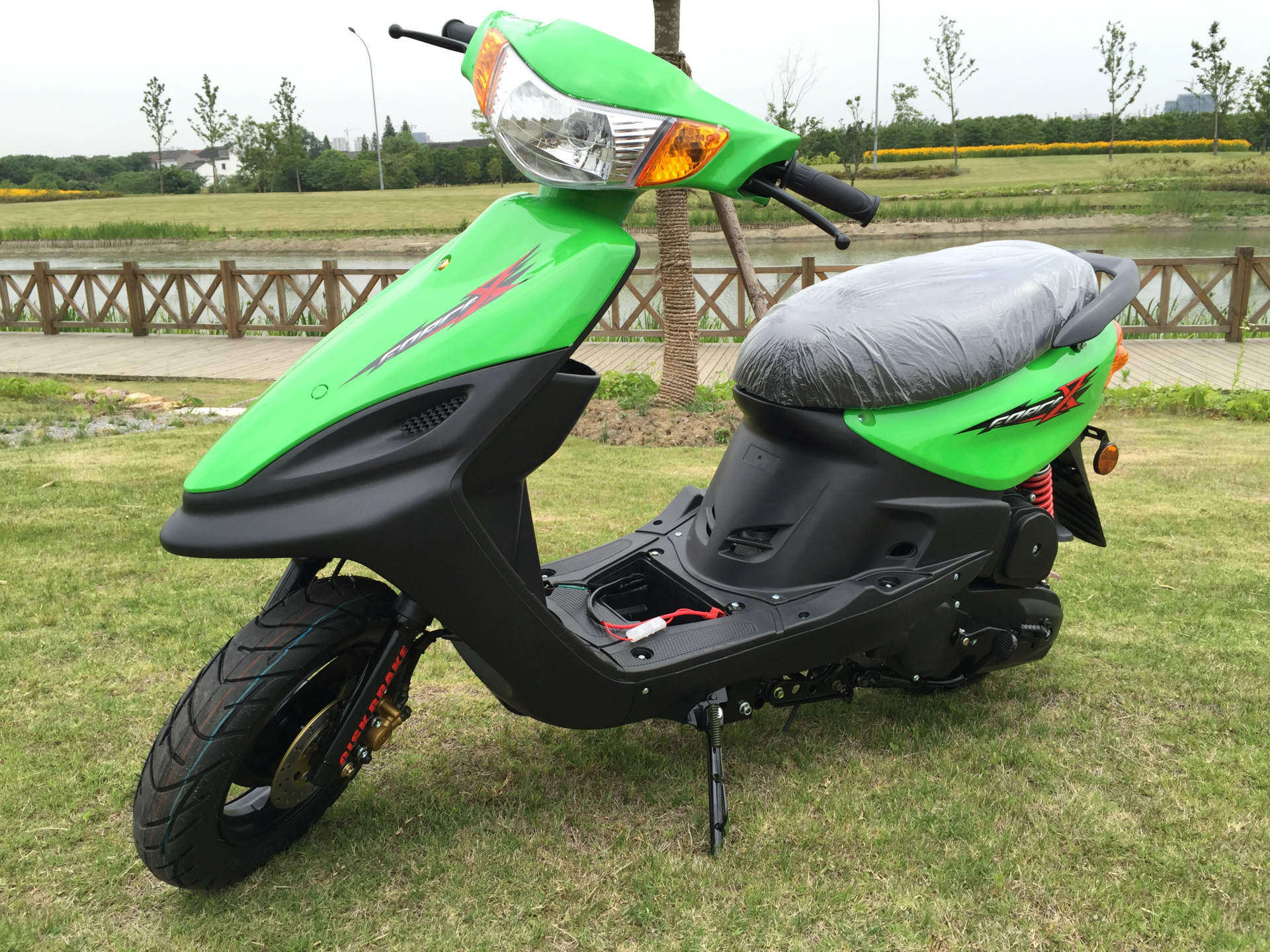 福喜100cc摩托车踏板车助力车全国批发零售