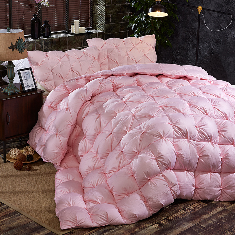 80支贡缎 经典米字格扭花羽绒被         面料:80支全棉         填充