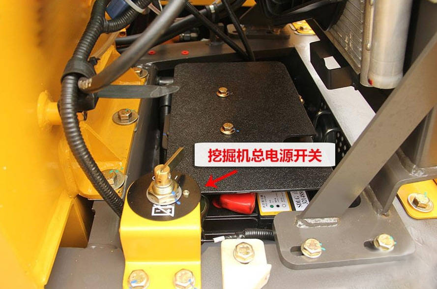 三,检查挖掘机蓄电池继电器.