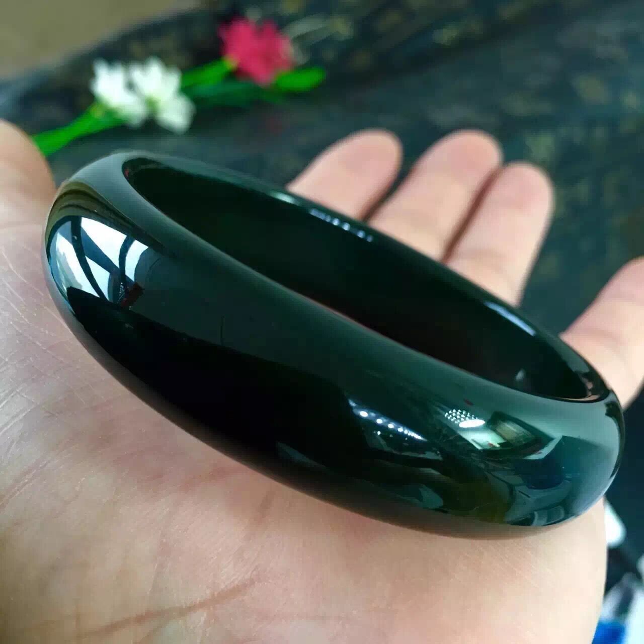 天然墨绿玛瑙手镯 玉髓等手镯专卖实体店目送长辈送亲友结婚纪念