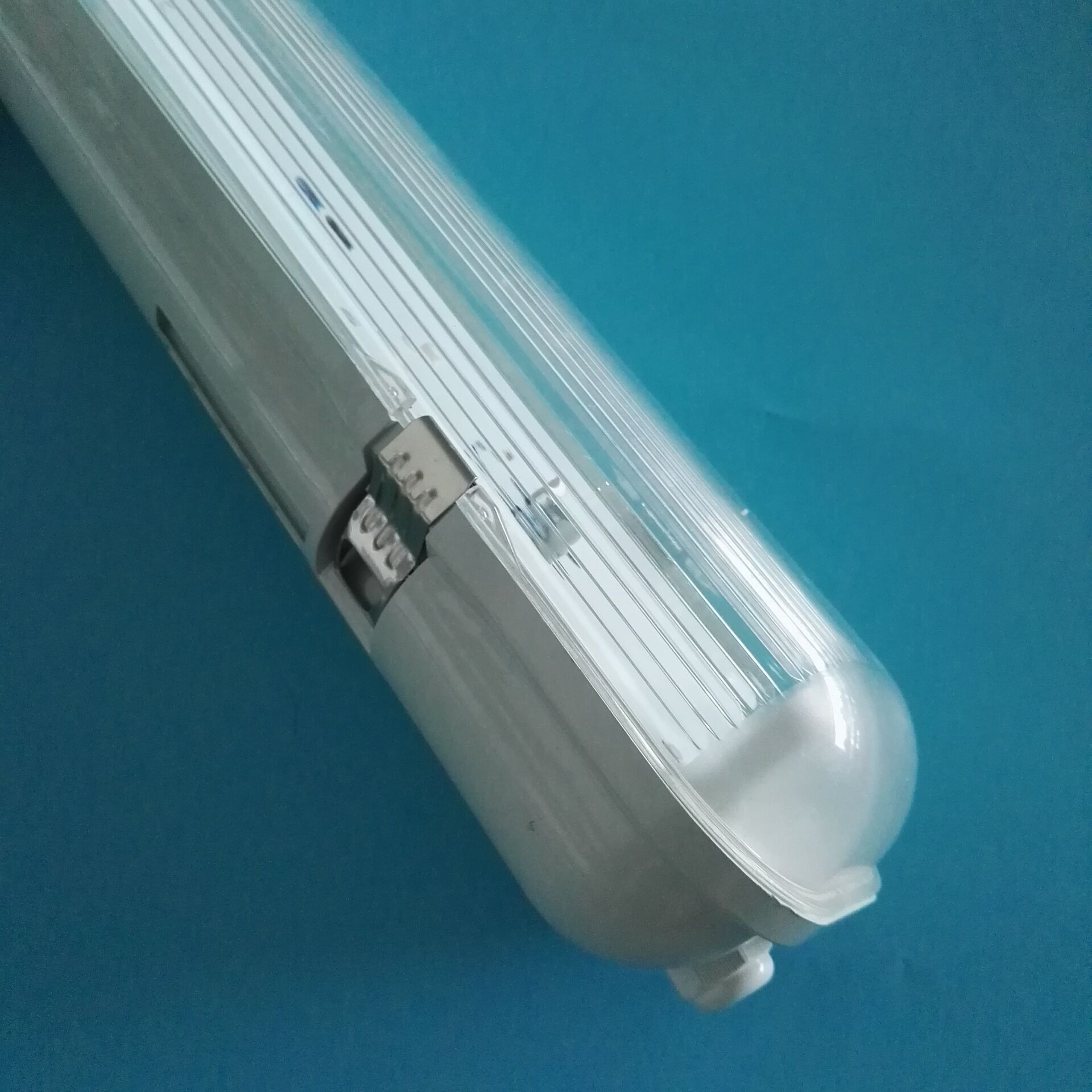 首页 照明 灯具配件 灯罩 >1.2m 双支三防灯罩 防护等级ip65