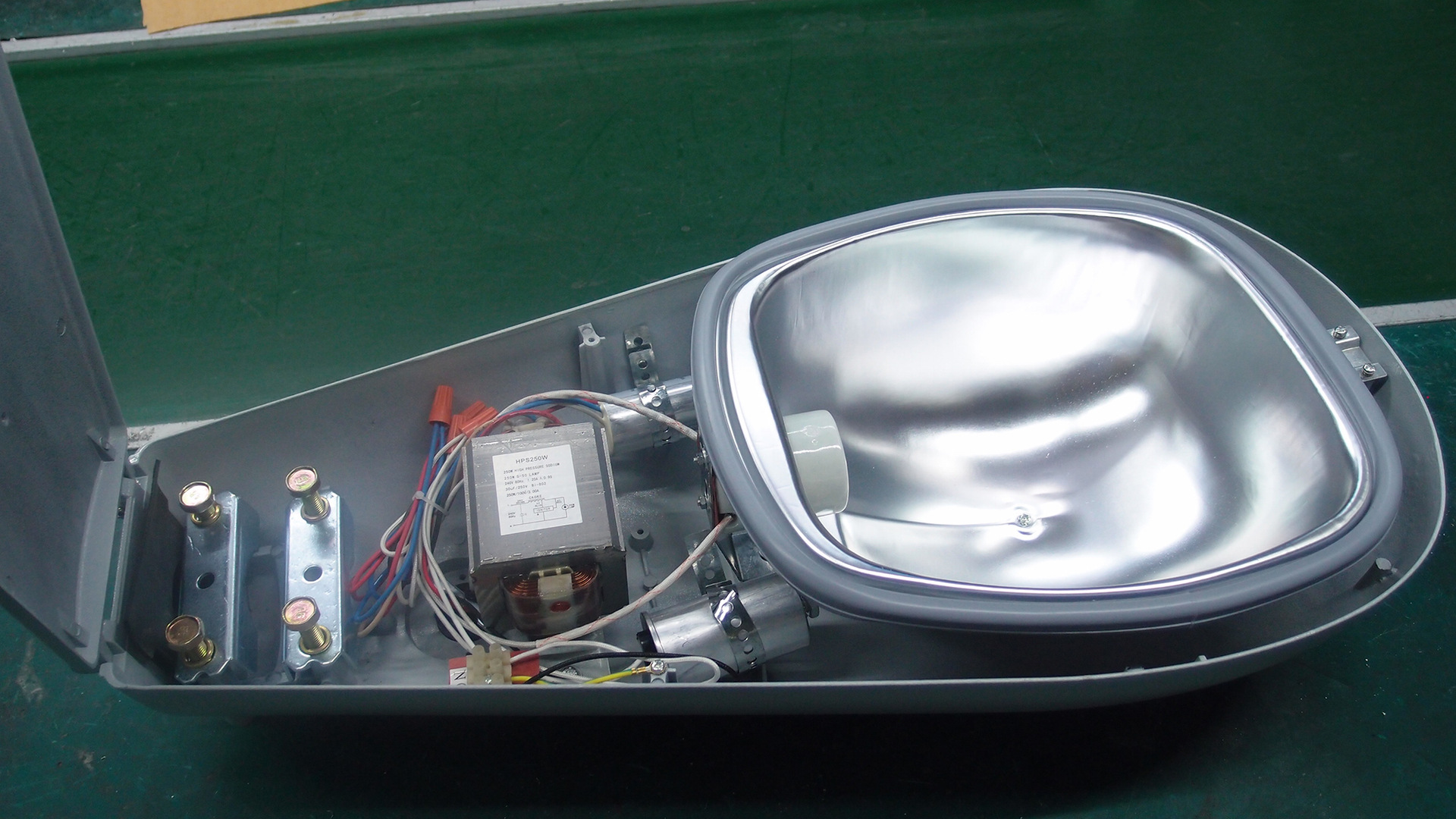 厂家直销 供应路灯hfr-250l 压铸铝路灯 可装400w金卤灯高压钠灯