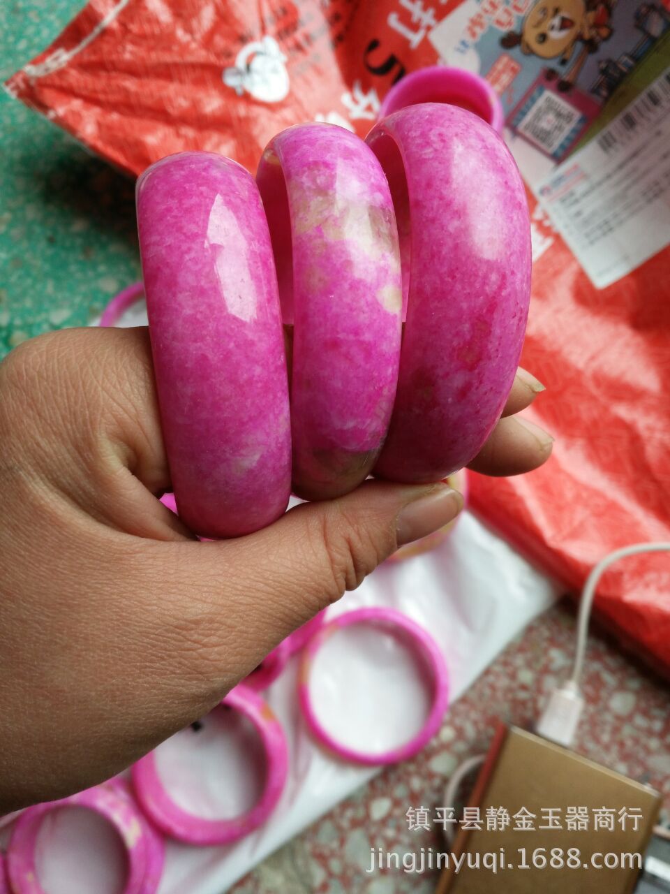 玉石 青海桃花玉 芙蓉玉旺夫石加宽加厚玉手镯 粉色镯子