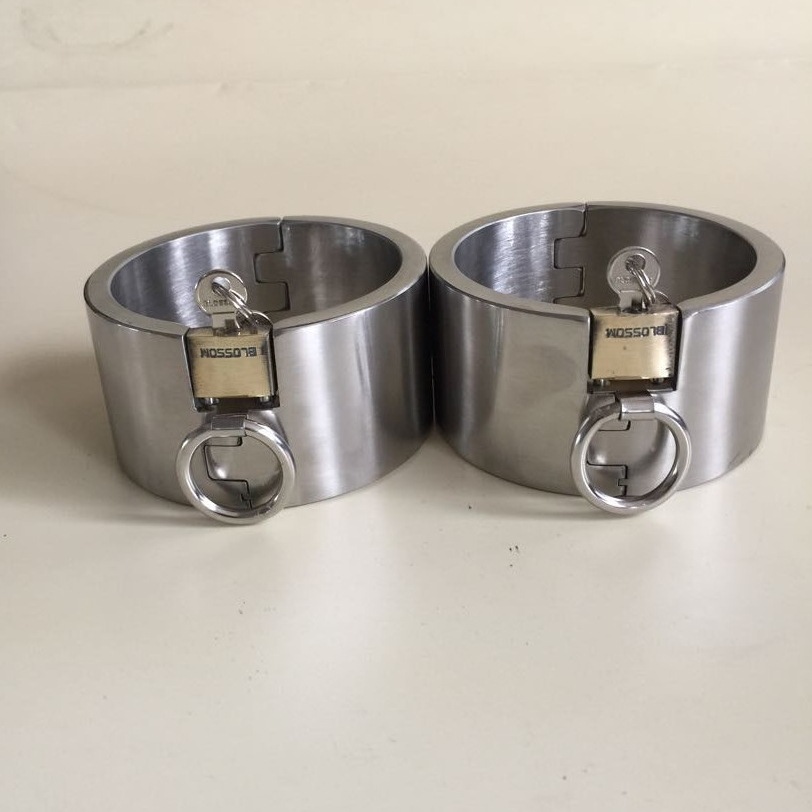 厂家直销金属成人情趣用品男5cm不锈钢带锁手镯手铐一件代发货