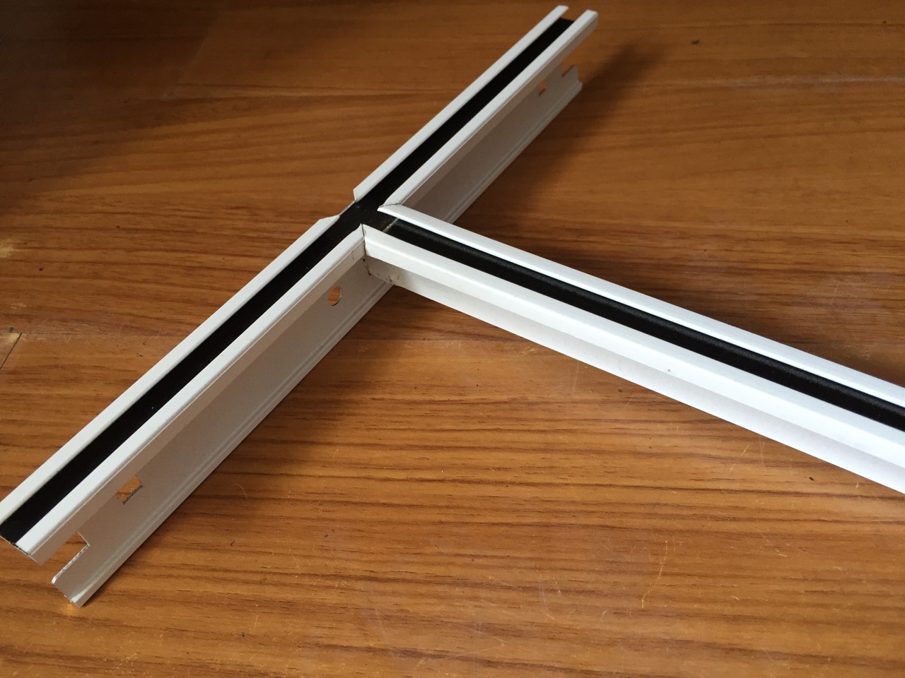 厂家直销吊顶龙骨 黑线 方槽 通槽铝烤漆龙骨 硬度高 品质保证