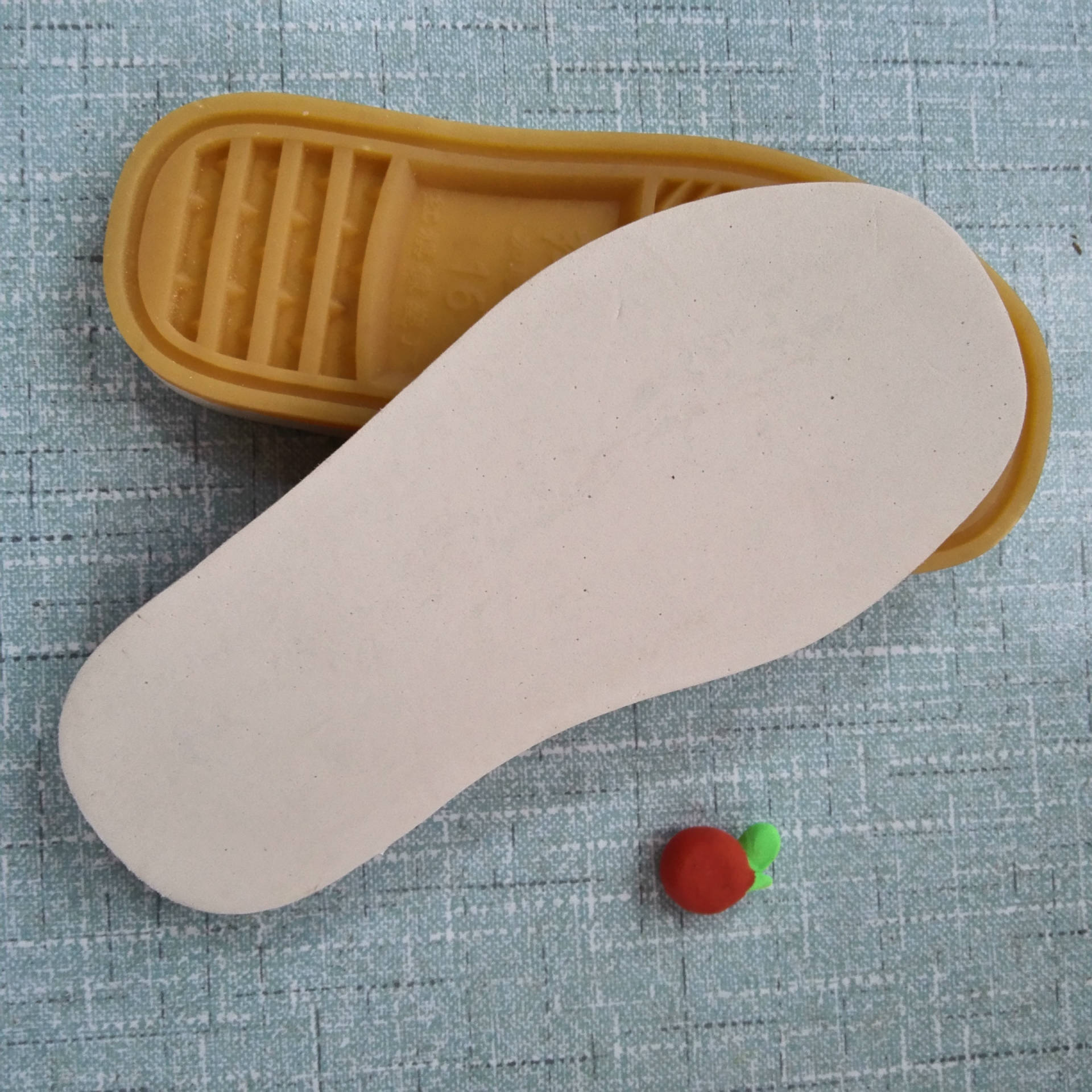 [厂家直销]&ldquo;红旗&rdquo;加厚儿童橡胶鞋底牛筋底加白泡沫njde