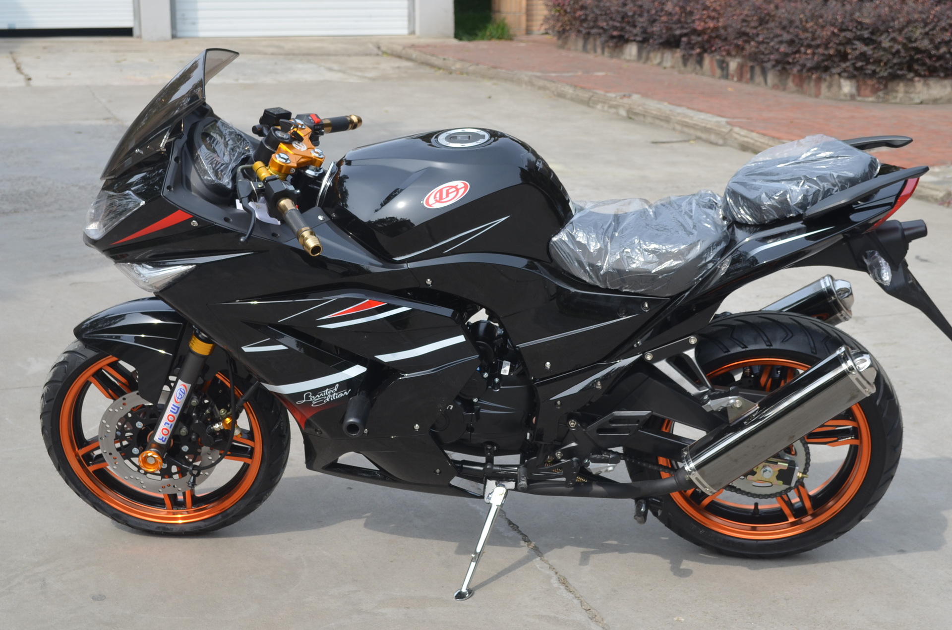 国产gt大跑车摩托车趴赛公路赛r8大排量批发重机车正品150-350