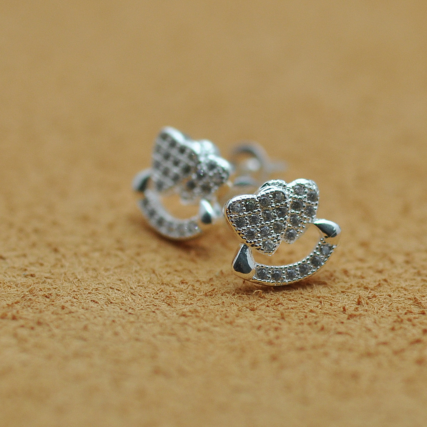 厂家直销批发韩国流行饰品镀925银心连心满钻耳耵