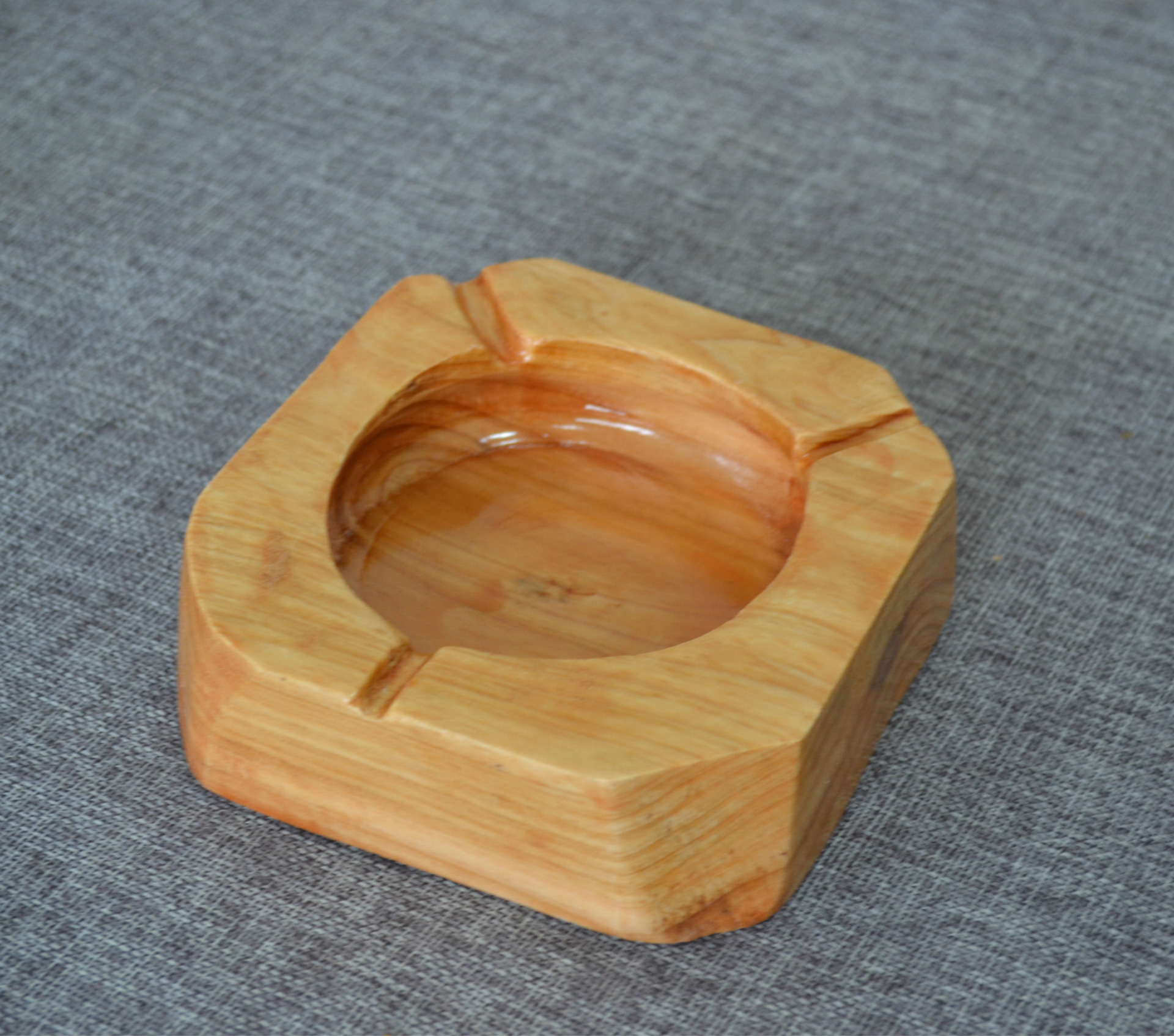 天然环保根雕杉木烟灰缸 可定制个性创意logo实木质复古烟灰缸