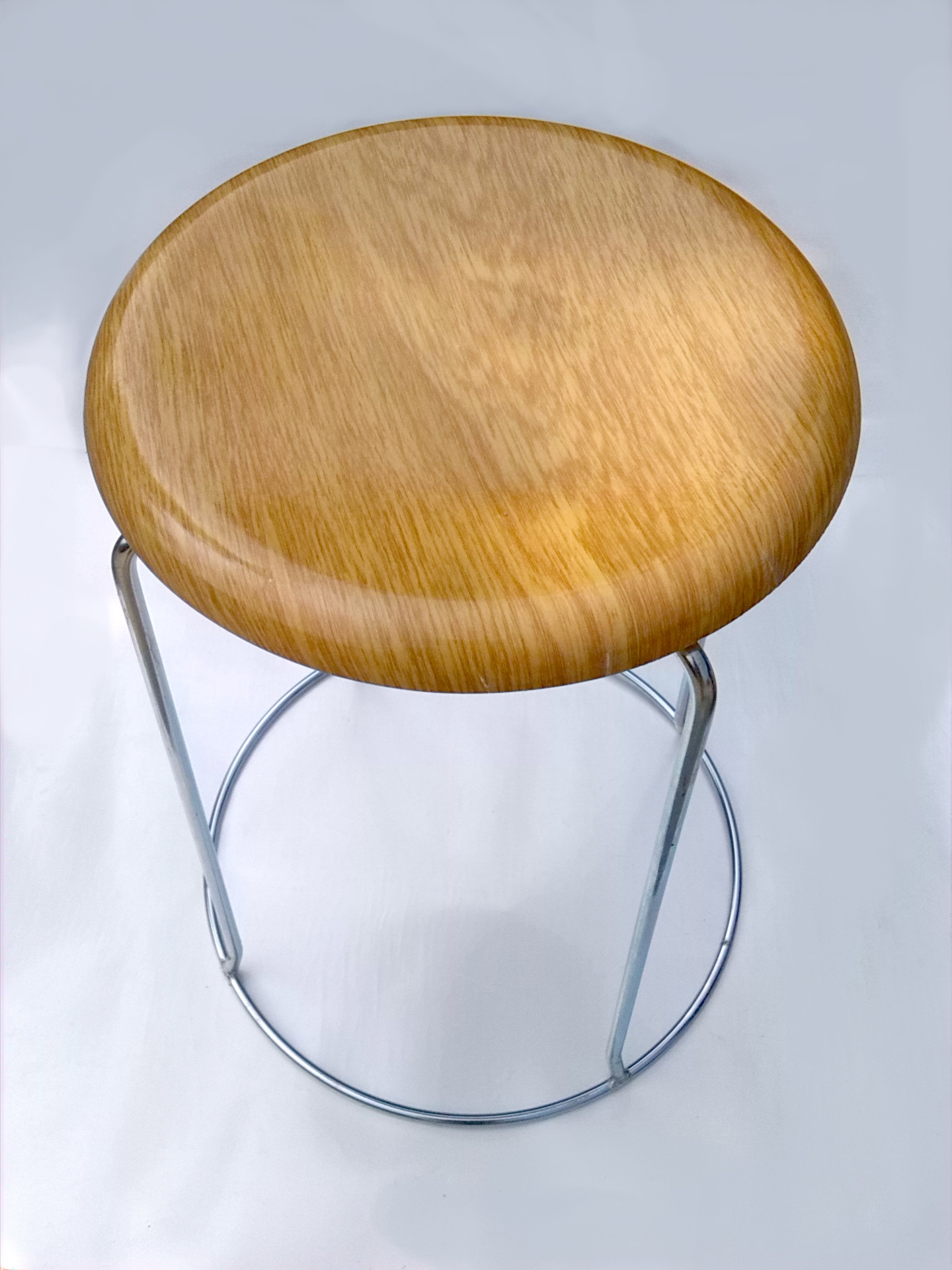 厂家直销钢筋圆凳塑料凳休闲八孔餐厅凳子餐馆食堂大排档餐厅椅子