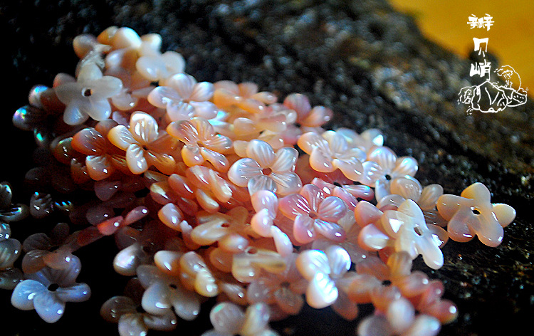 【a13】天然粉蝶贝diy细花贝壳花配件饰品水滴吊坠材料单面雕刻