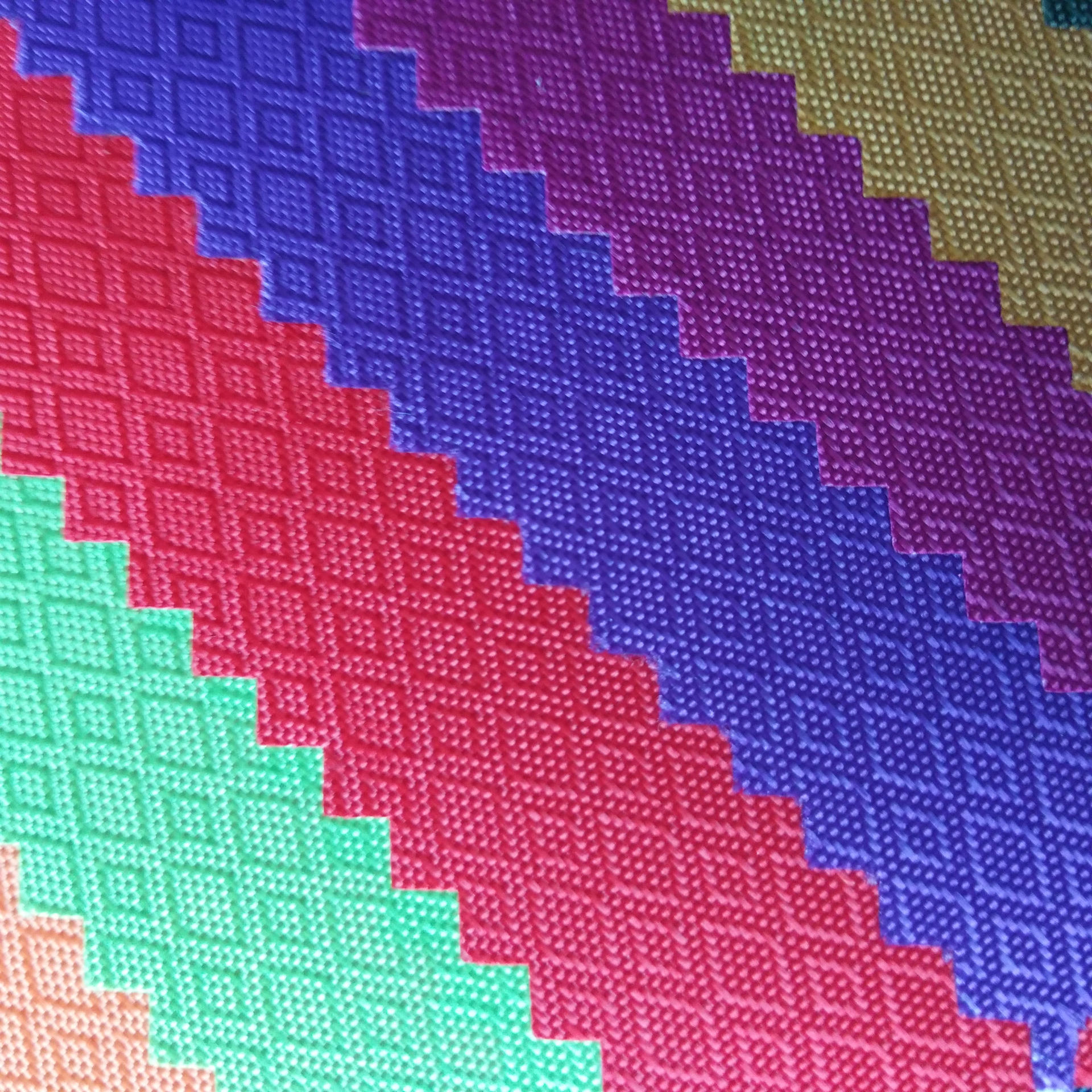 厂家直销盛泽布料双菱形pu防泼水格子料涤纶面料手袋箱包牛津布料