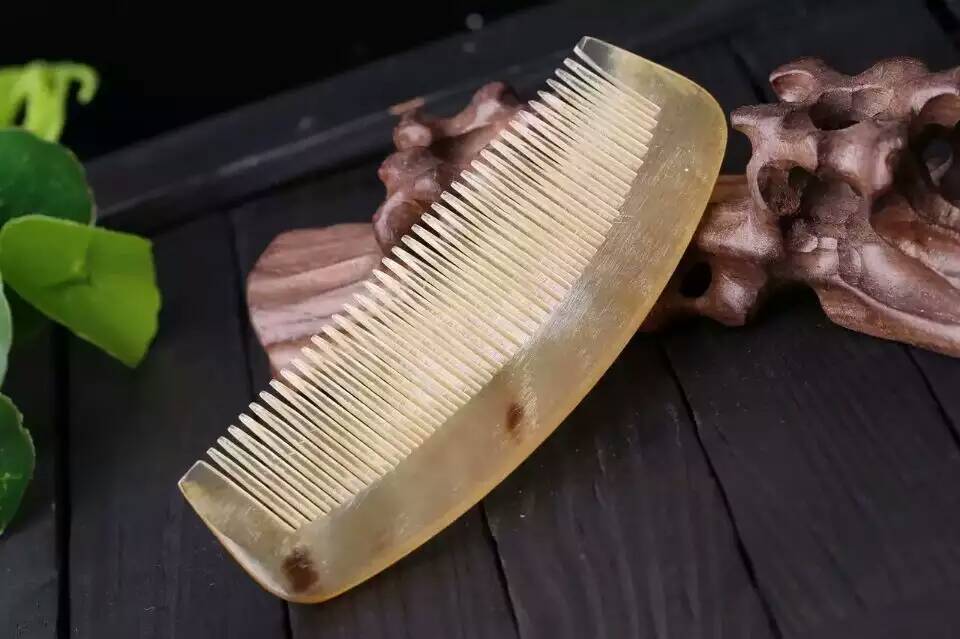 天然羚羊角梳子手饰 精工羚羊角梳子饰品 女士保健梳子用品批发