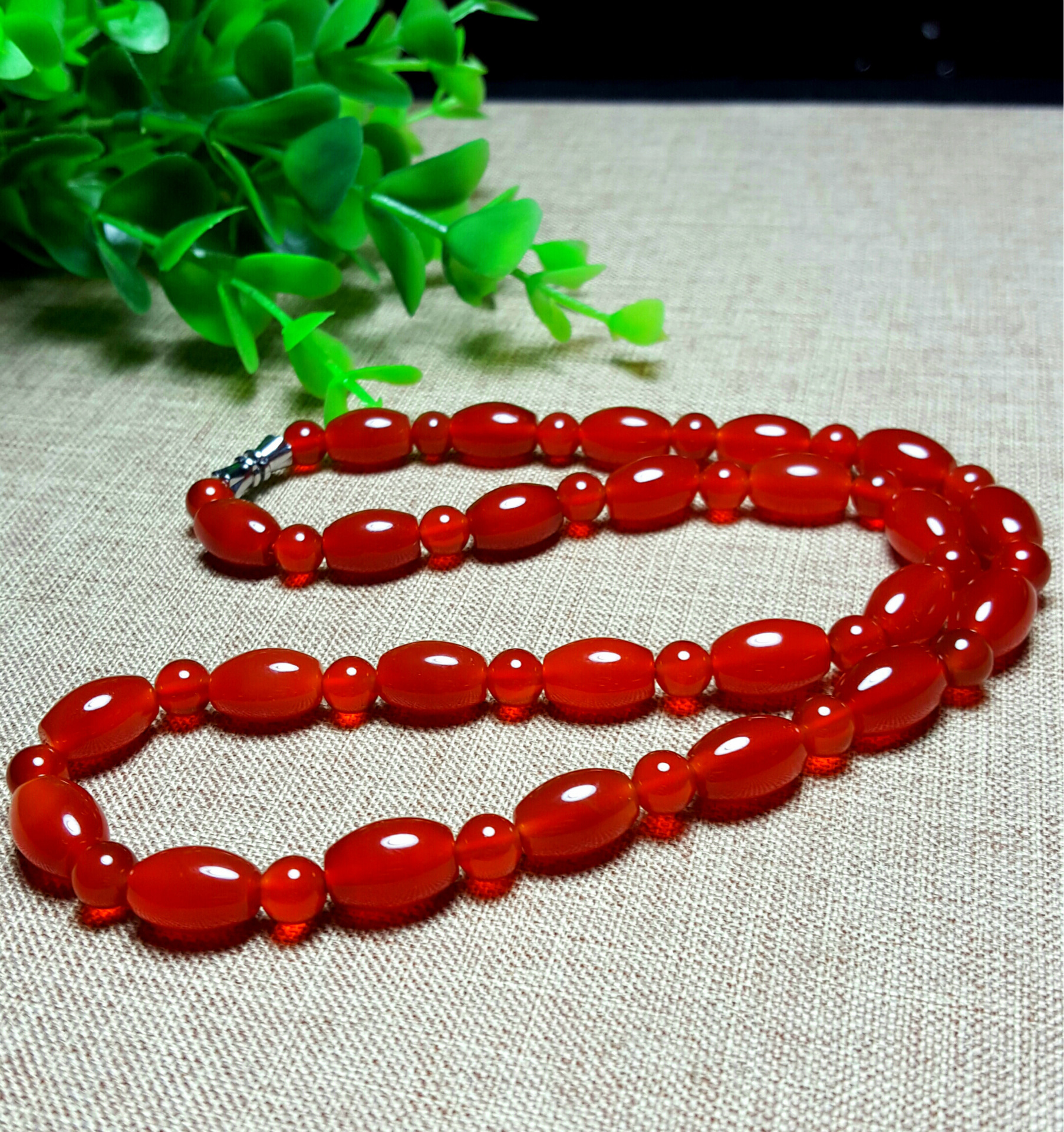 天然红玛瑙项链 晶体圆润通透 有光泽 颜色靓丽 批发款