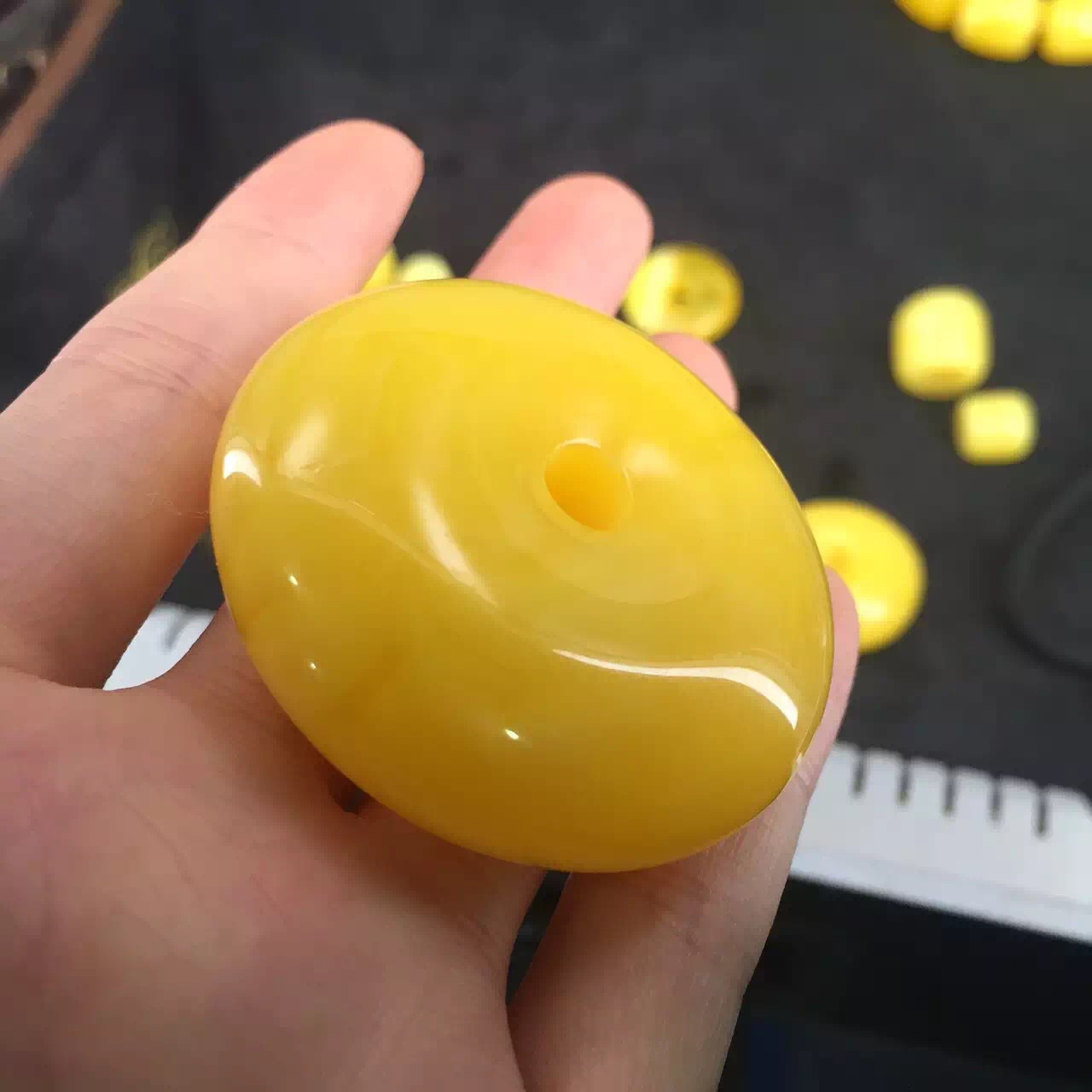 【一件代发】天然蜜蜡粉二代蜜蜡平安扣鸡油黄浮盐水显荧光配件