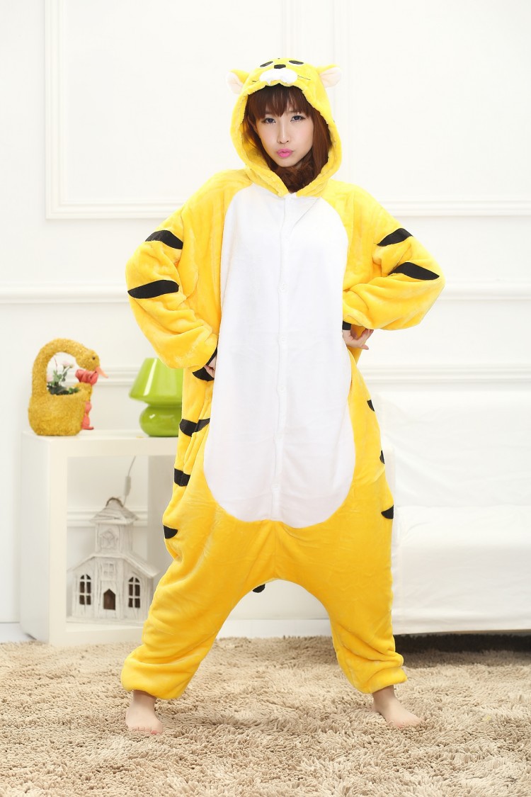 法兰绒黄老虎卡通动物连体睡衣可爱男女家居