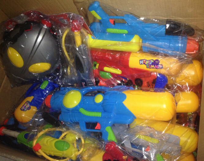 汕头澄海库存玩具称斤卖 夏天热销玩具水枪论斤批发地