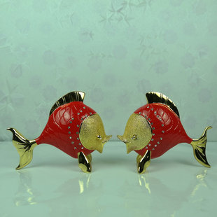 小对鱼家居摆设 欧式恩爱亲嘴鱼婚庆或新房酒柜摆件厂家直销