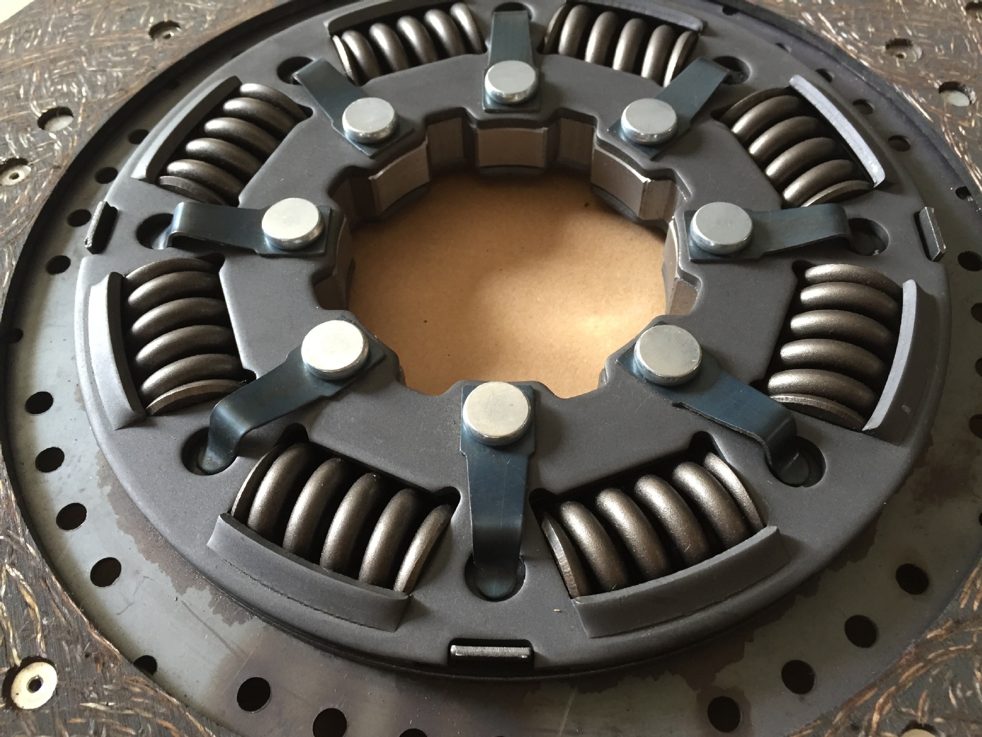 首页 汽配 传动系统 汽摩离合器 >沃尔沃 离合器片 1862415031