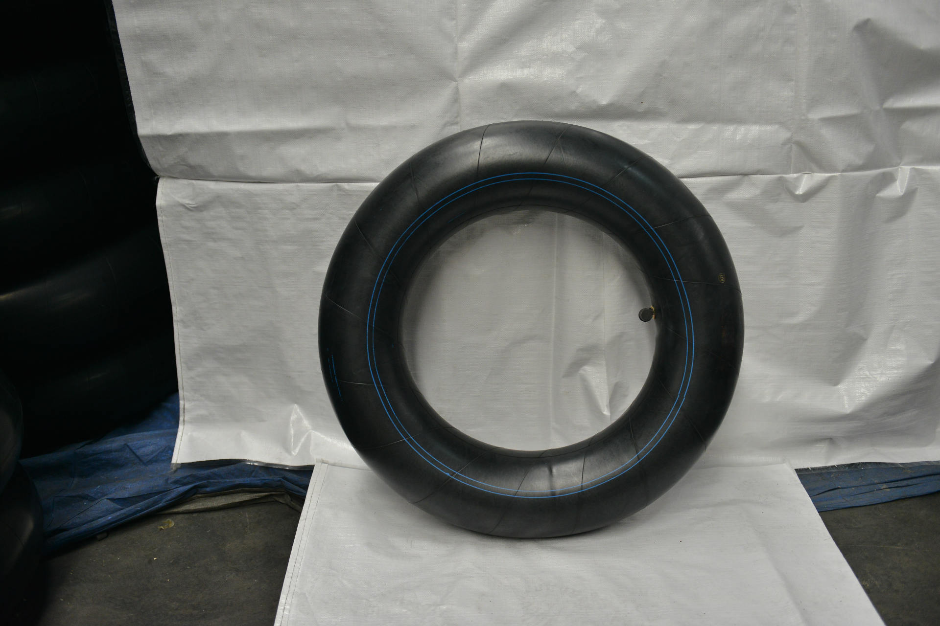 批发天然胶82520内胎恒浦农用车加厚防刺丁基胶内胎销售