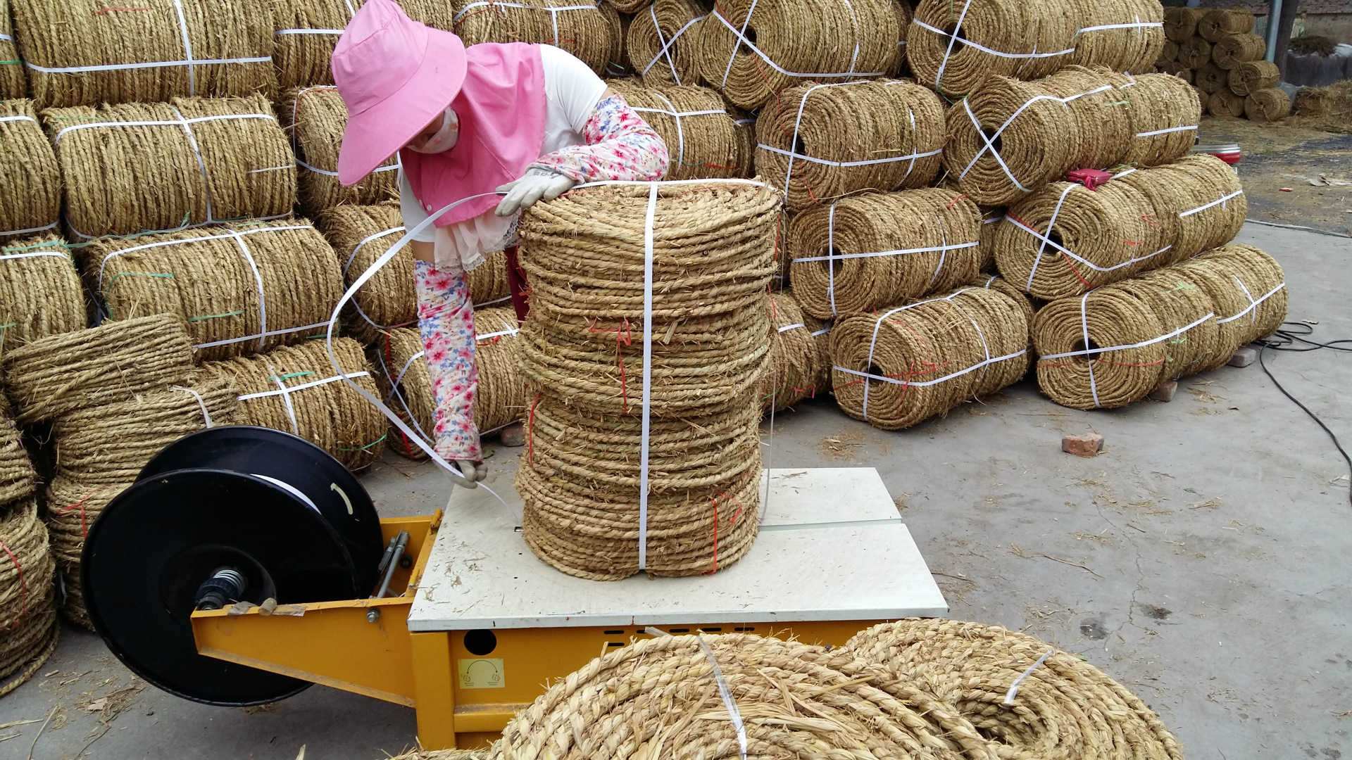 厂家供应草绳 稻草绳 园林绿化草绳 捆瓦草绳