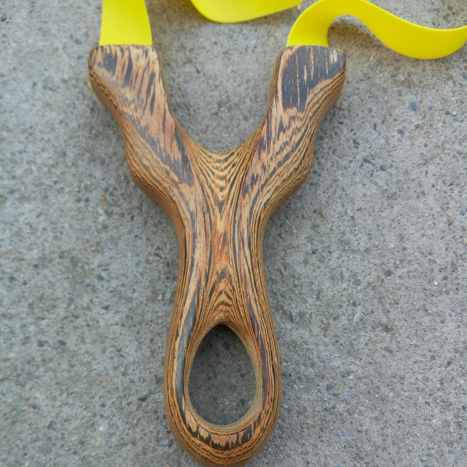 冠达批发户外鸡翅木弹弓免绑扁皮弹弓木头弹弓配件