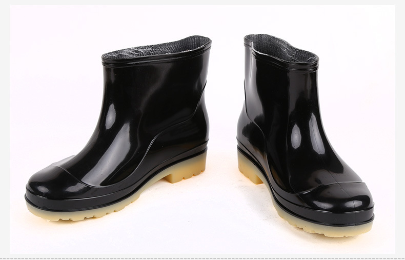 临沂商城康顺鞋业商行是外贸童雨靴,时尚女靴,工矿三防靴,插秧靴,下水