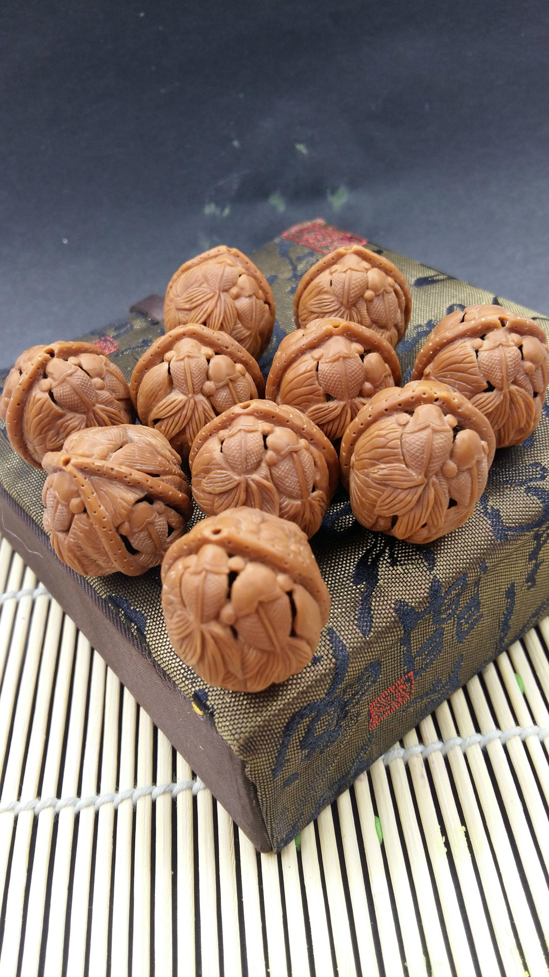 手工雕刻核桃手串《金鱼(金玉)满堂》 北工纯手工雕刻