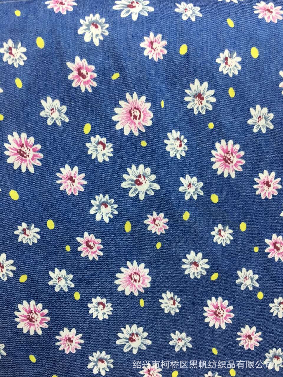 现货3236彩拔纯棉牛仔印花 全棉水洗牛仔面料 女装连衣裙童装布料