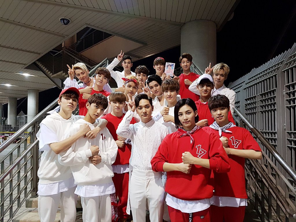 seventeen17组合梦想演唱会李知勋尹净汉崔胜哲同款男女圆领卫衣