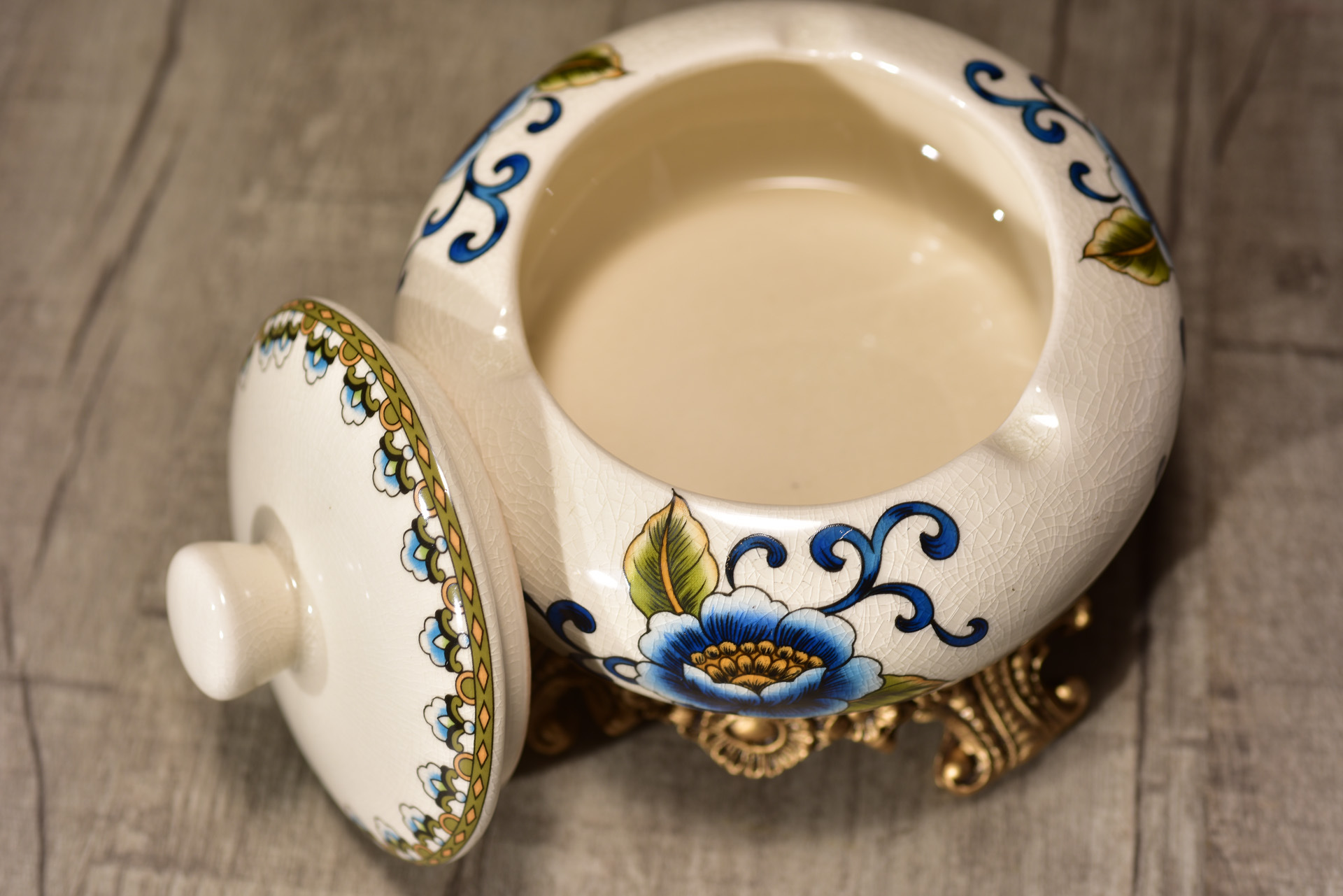 新品首发 美式乡村创意陶瓷工艺品烟灰缸 带盖防风实用烟灰缸