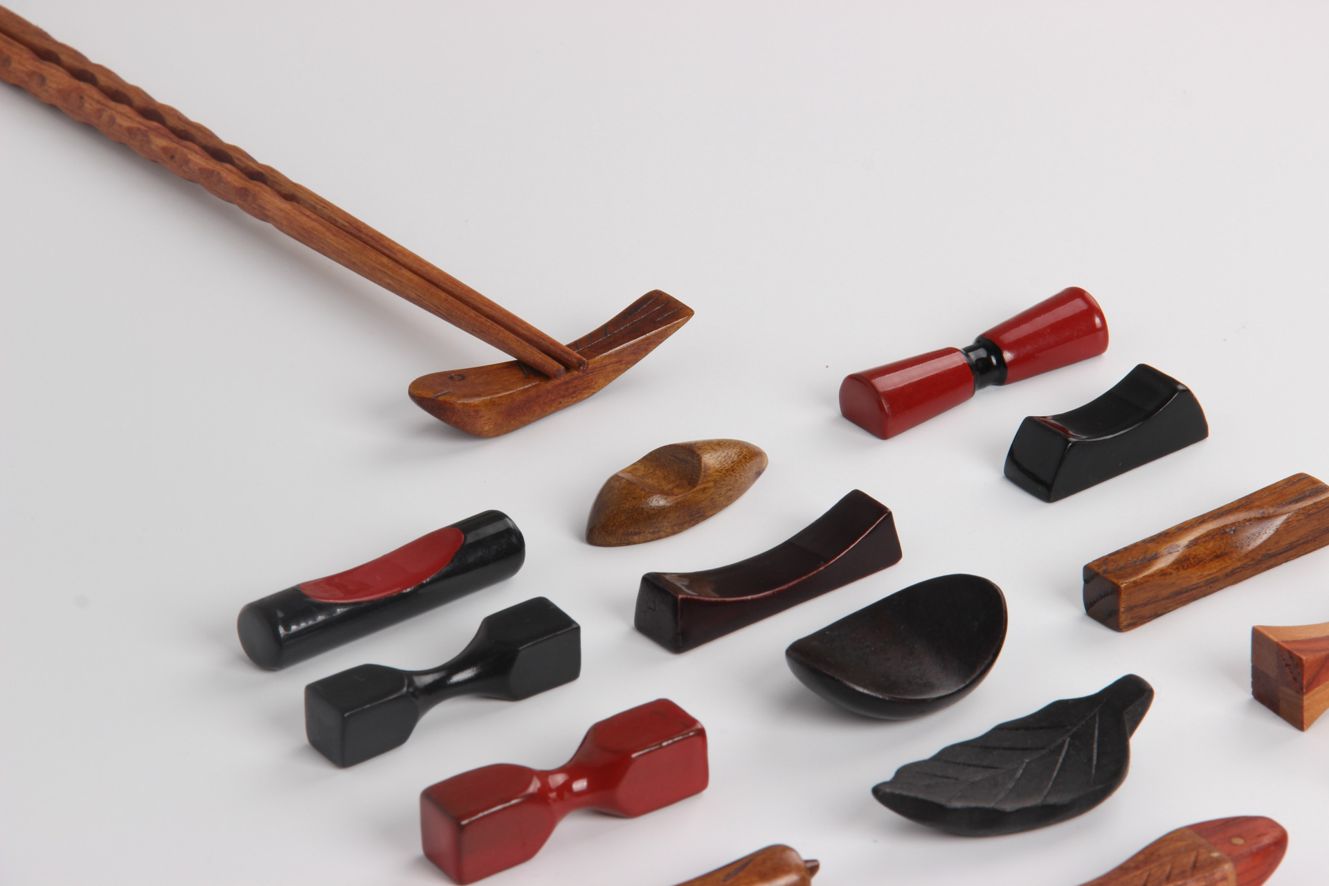 za木质筷子架木制筷托创意鱼形木筷子托外贸原木筷枕